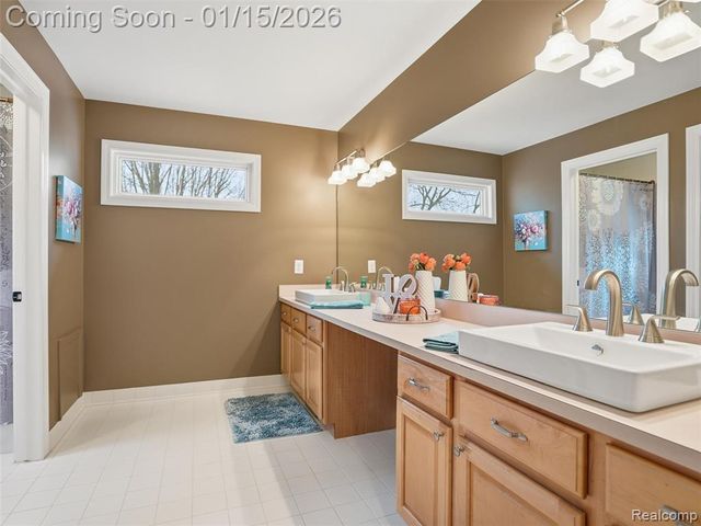 8249 Brookstone Lane, Clarkston, MI 48348