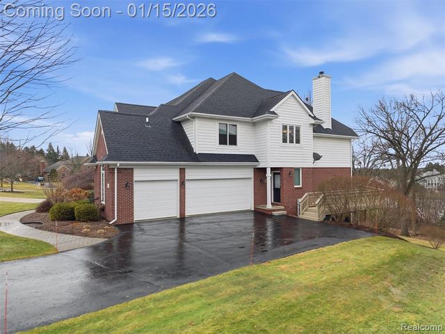 8249 Brookstone Lane, Clarkston, MI 48348