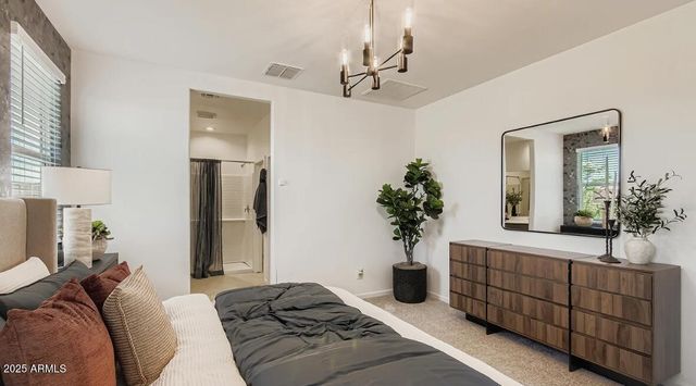 9814 W MITCHELL Drive, Phoenix, AZ 85037