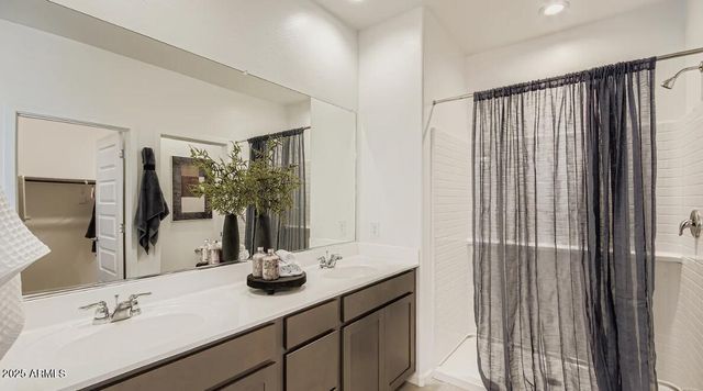 9814 W MITCHELL Drive, Phoenix, AZ 85037