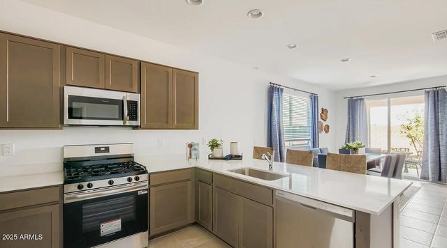 9814 W MITCHELL Drive, Phoenix, AZ 85037