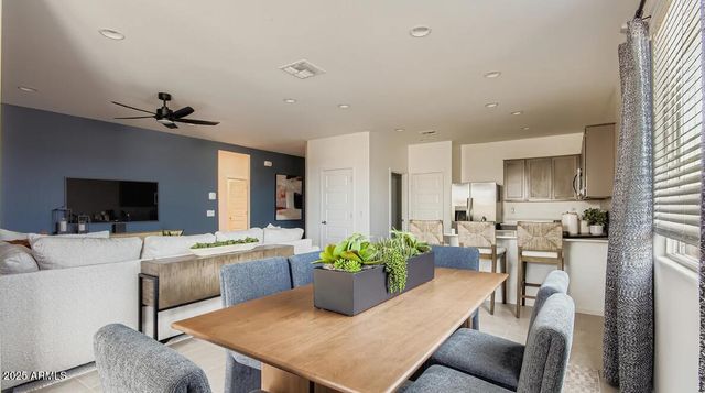 9814 W MITCHELL Drive, Phoenix, AZ 85037