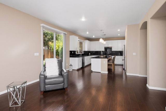 5809 Isaac Way, Elk Grove, CA 95757