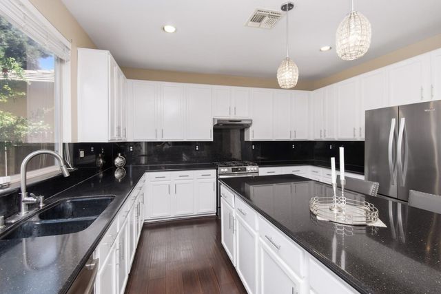 5809 Isaac Way, Elk Grove, CA 95757