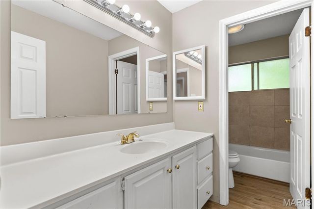 2010 E Humes Lane, Florissant, MO 63033