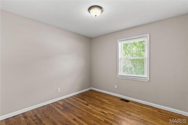 2010 E Humes Lane, Florissant, MO 63033