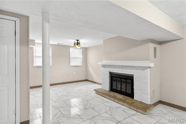 2010 E Humes Lane, Florissant, MO 63033