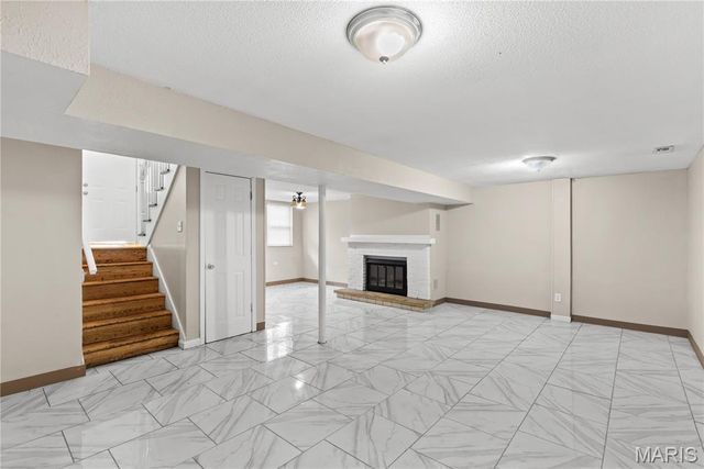 2010 E Humes Lane, Florissant, MO 63033