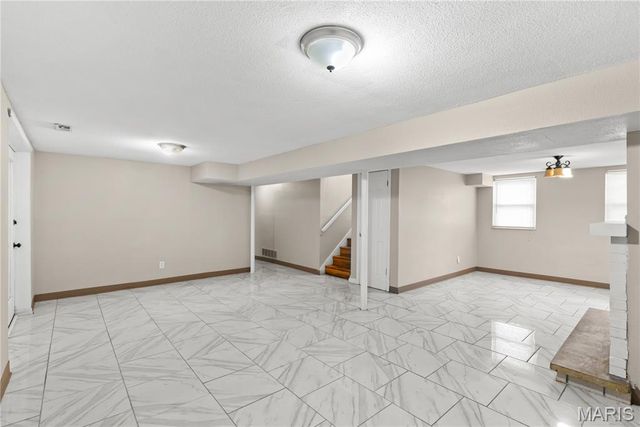 2010 E Humes Lane, Florissant, MO 63033