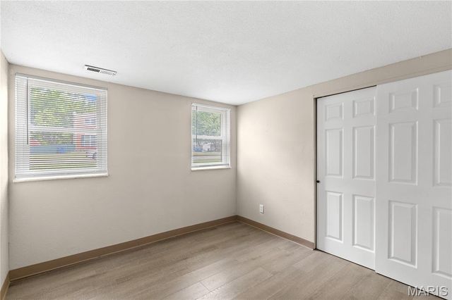 2010 E Humes Lane, Florissant, MO 63033