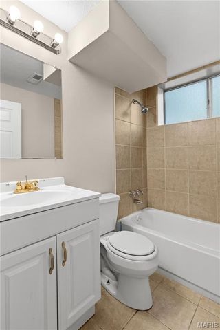 2010 E Humes Lane, Florissant, MO 63033