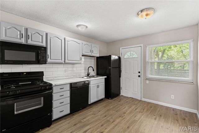 2010 E Humes Lane, Florissant, MO 63033