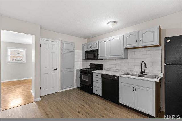 2010 E Humes Lane, Florissant, MO 63033