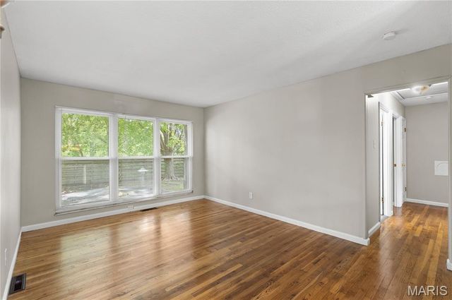 2010 E Humes Lane, Florissant, MO 63033