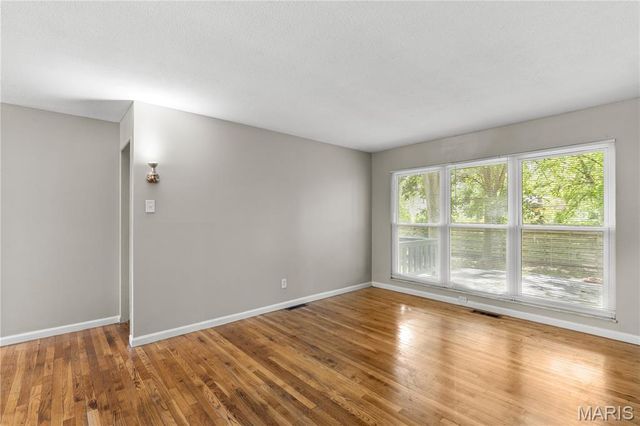 2010 E Humes Lane, Florissant, MO 63033