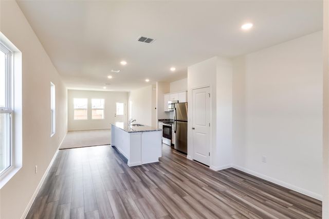 208 Wedemeyer ST, Taylor, TX 76574