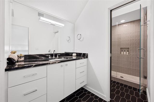 1704 E 32nd ST B, Austin, TX 78722