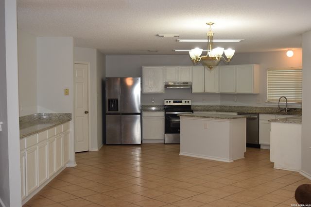 8026 CHESTNUT MANOR DR, Converse, TX 78109