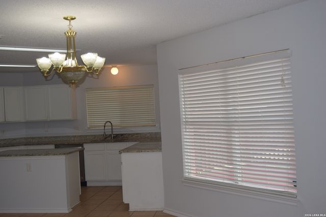 8026 CHESTNUT MANOR DR, Converse, TX 78109