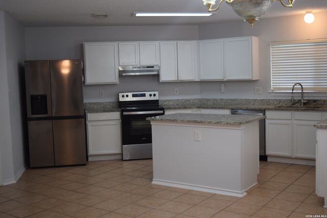 8026 CHESTNUT MANOR DR, Converse, TX 78109
