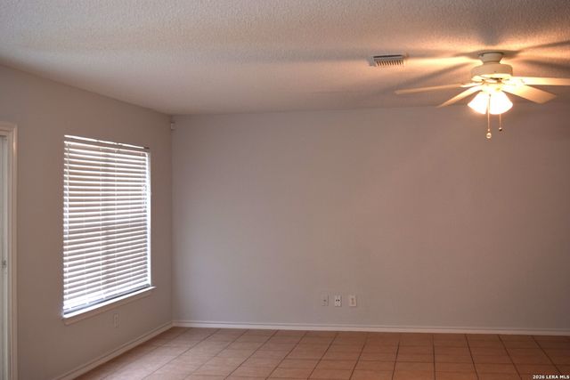 8026 CHESTNUT MANOR DR, Converse, TX 78109