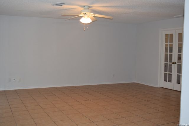 8026 CHESTNUT MANOR DR, Converse, TX 78109