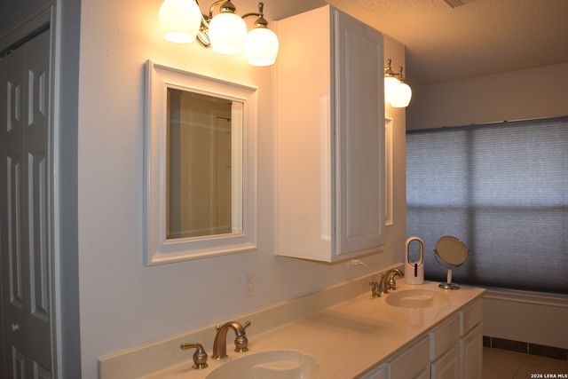 8026 CHESTNUT MANOR DR, Converse, TX 78109