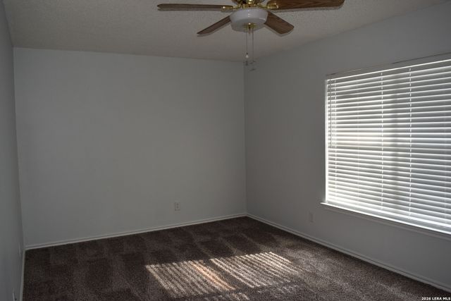 8026 CHESTNUT MANOR DR, Converse, TX 78109