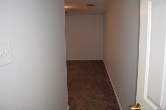 8026 CHESTNUT MANOR DR, Converse, TX 78109