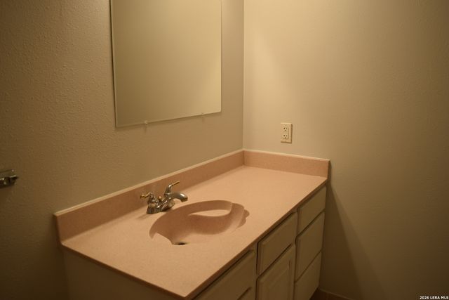 8026 CHESTNUT MANOR DR, Converse, TX 78109