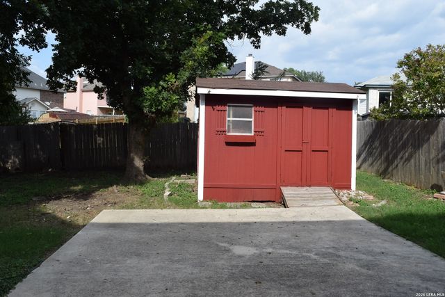 8026 CHESTNUT MANOR DR, Converse, TX 78109
