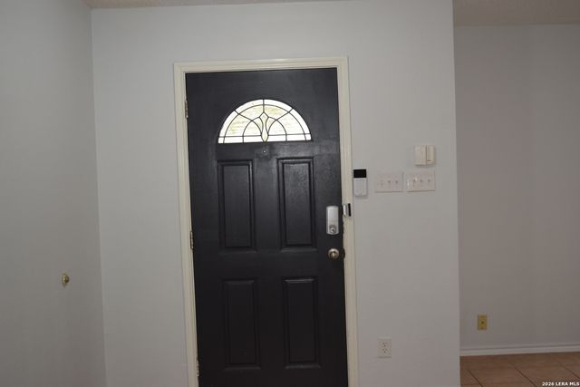 8026 CHESTNUT MANOR DR, Converse, TX 78109