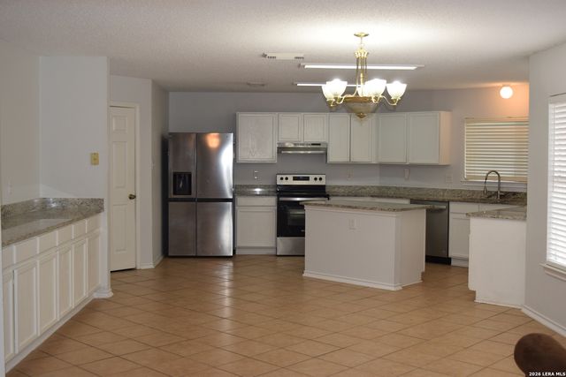 8026 CHESTNUT MANOR DR, Converse, TX 78109