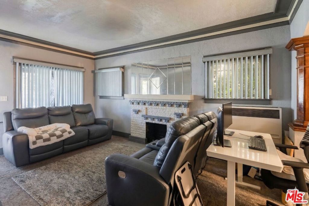 Image 10 of property listing at 2822 S La Salle Avenue, Los Angeles, CA 90018