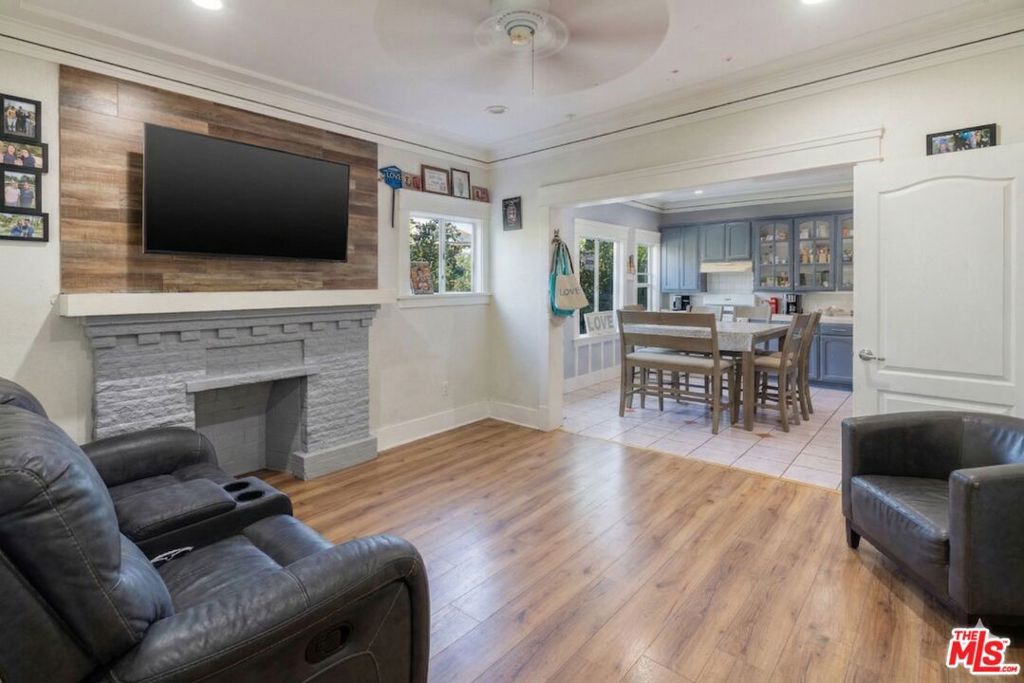 Image 16 of property listing at 2822 S La Salle Avenue, Los Angeles, CA 90018