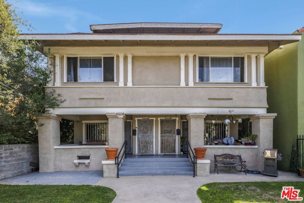 Image 2 of property listing at 2822 S La Salle Avenue, Los Angeles, CA 90018