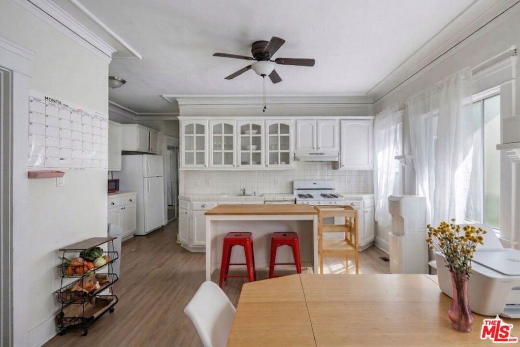 Image 21 of property listing at 2822 S La Salle Avenue, Los Angeles, CA 90018