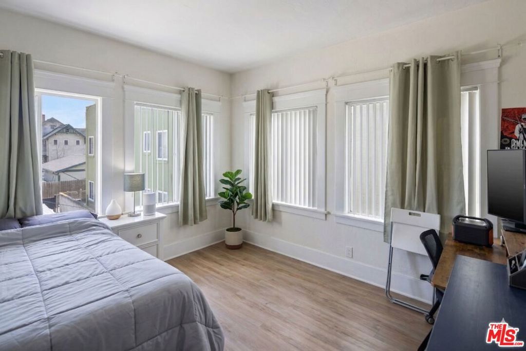 Image 26 of property listing at 2822 S La Salle Avenue, Los Angeles, CA 90018