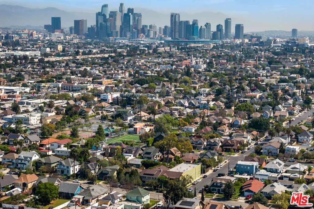 Image 32 of property listing at 2822 S La Salle Avenue, Los Angeles, CA 90018