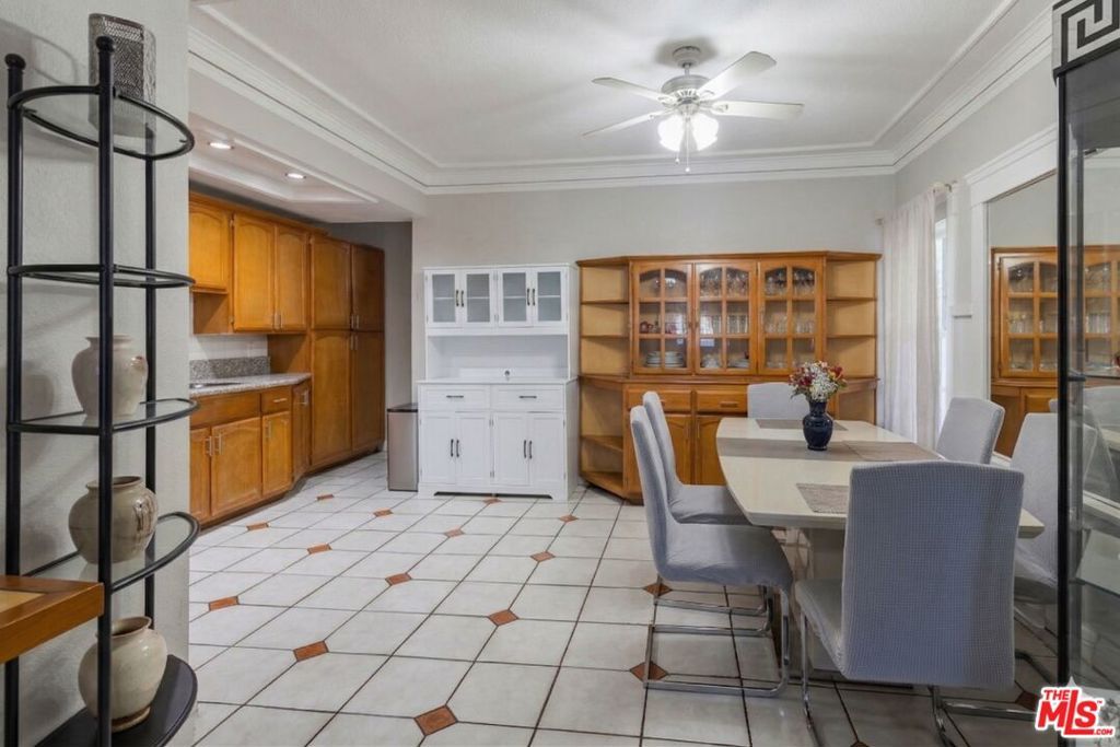 Image 4 of property listing at 2822 S La Salle Avenue, Los Angeles, CA 90018