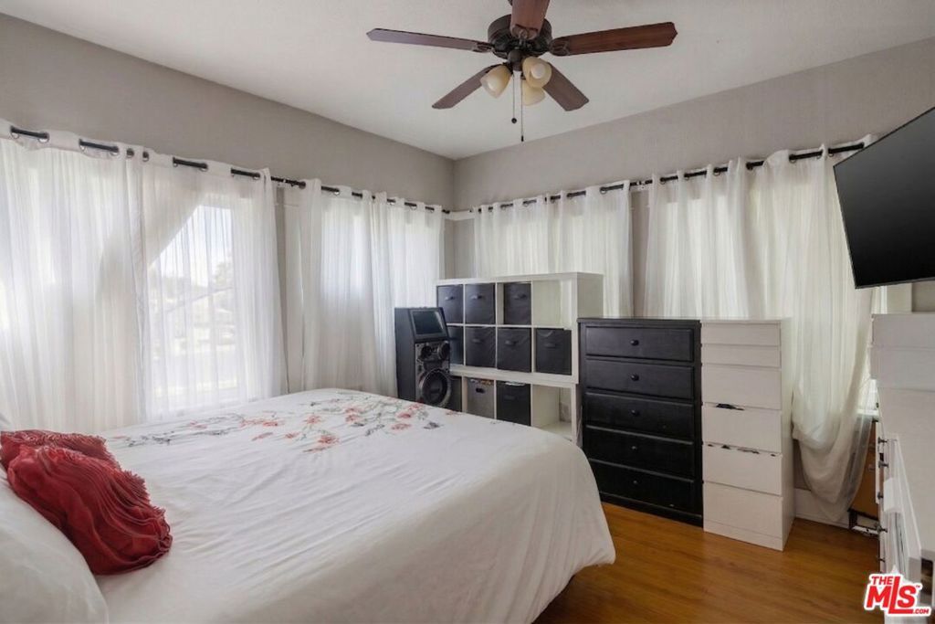 Image 7 of property listing at 2822 S La Salle Avenue, Los Angeles, CA 90018