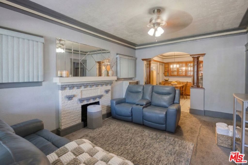 Image 9 of property listing at 2822 S La Salle Avenue, Los Angeles, CA 90018