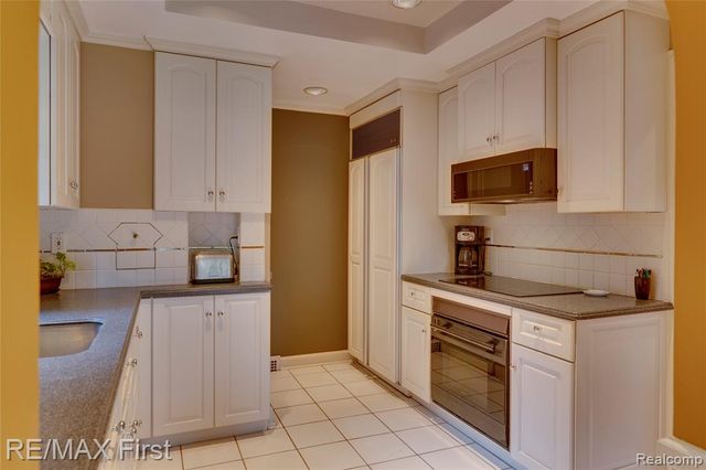815 Oakridge, Ferndale, MI 48220