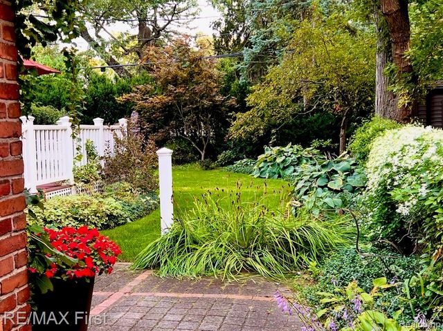 815 Oakridge, Ferndale, MI 48220
