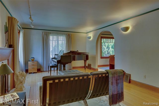 815 Oakridge, Ferndale, MI 48220