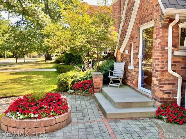 815 Oakridge, Ferndale, MI 48220