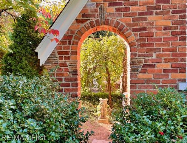 815 Oakridge, Ferndale, MI 48220