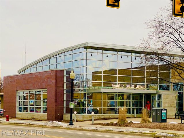 815 Oakridge, Ferndale, MI 48220