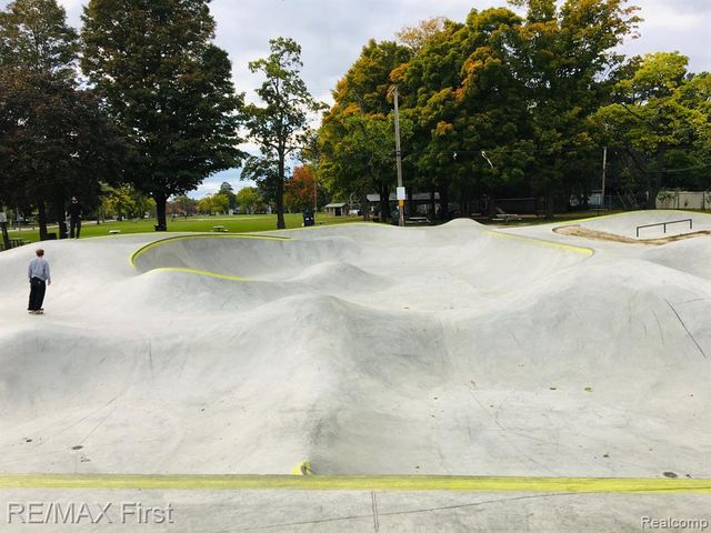 815 Oakridge, Ferndale, MI 48220