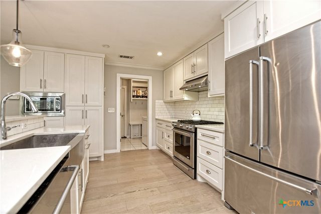 1508 Woodhill Drive, Round Rock, TX 78681